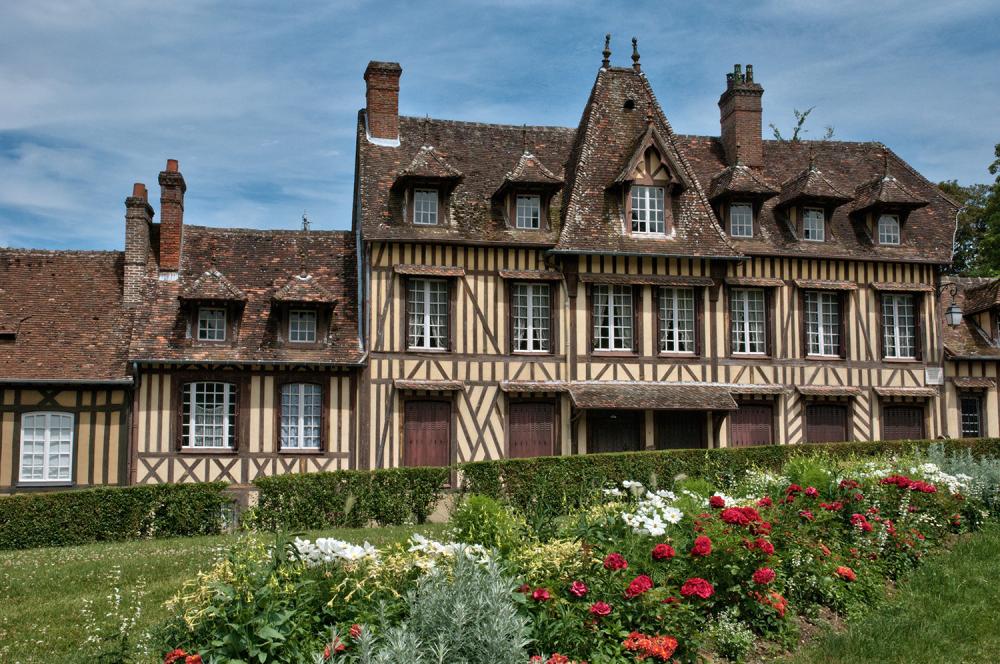 LYONS LA FORET